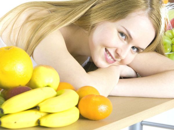 Женщина и фрукты Женщина и фрукты