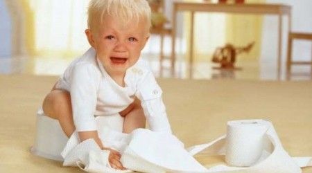 Почему у грудничков случается запор?